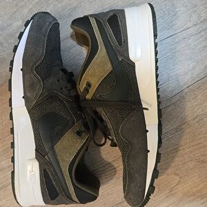 Women's NIKE Sneakers!